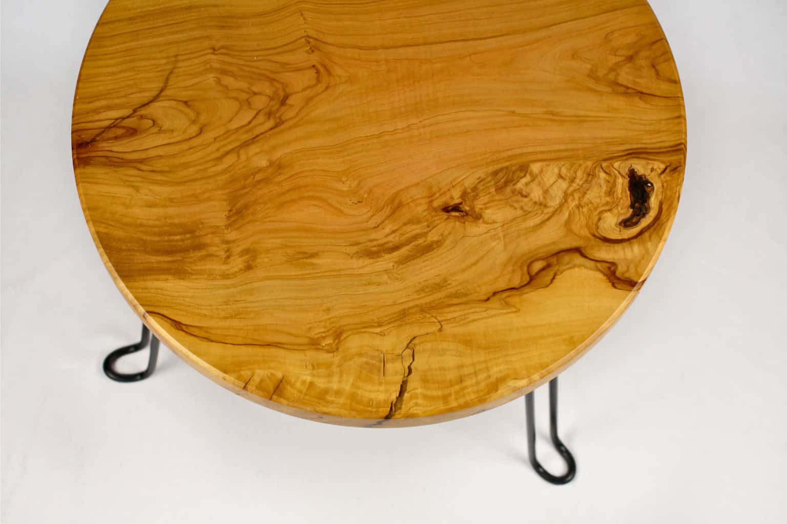 stolek-masiv-olivove-drevo-rustik-design